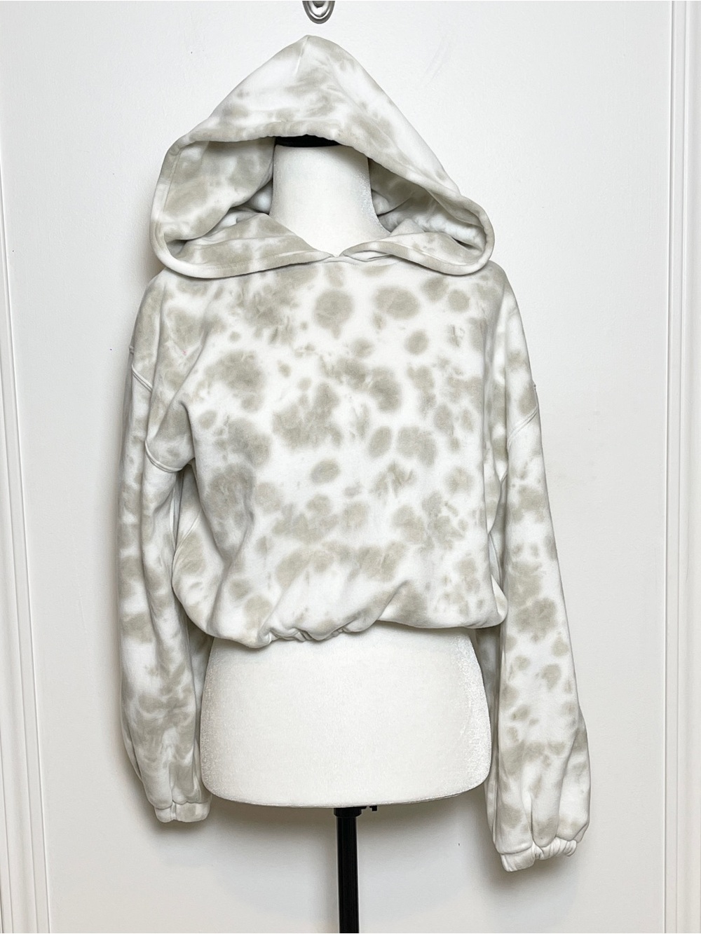 Abercrombie & Fitch Cream Garment-Dyed Crewneck Cropped Sweatshirt